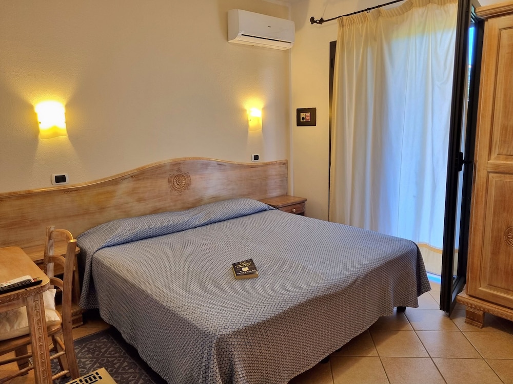 Double Room, 1 Queen Bed, Partial Sea View