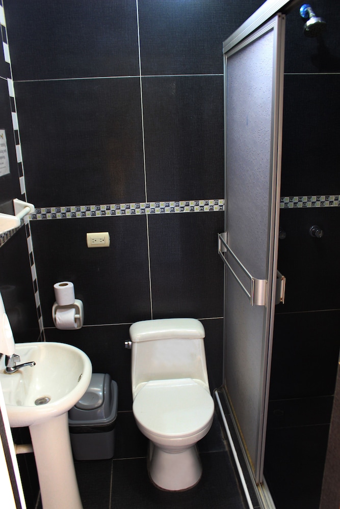 1 Bed in 6 Bed Shared Dormitory photo 3