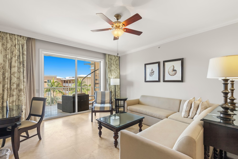 Pool View Suite - Photo 1