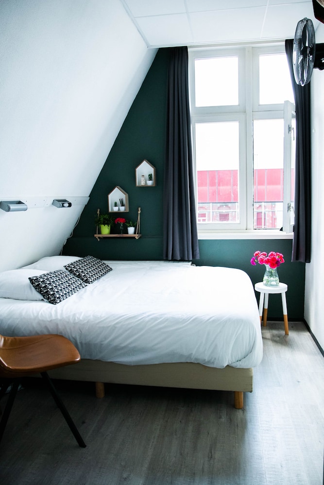 Standard Room, 1 Queen Bed photo 1