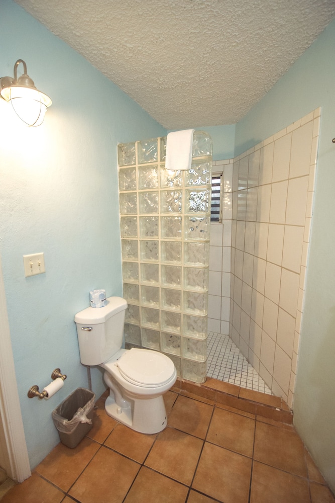 Interior Room, Queen Bed, Private Bath photo 3