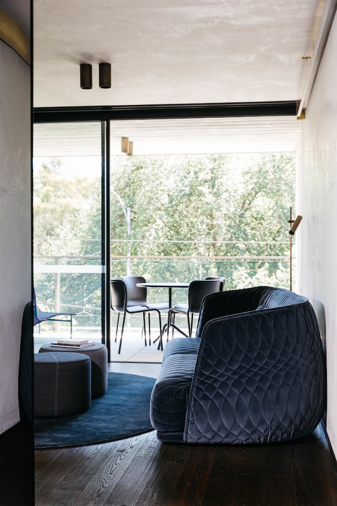 One Bedroom Garden Suite - Photo 4