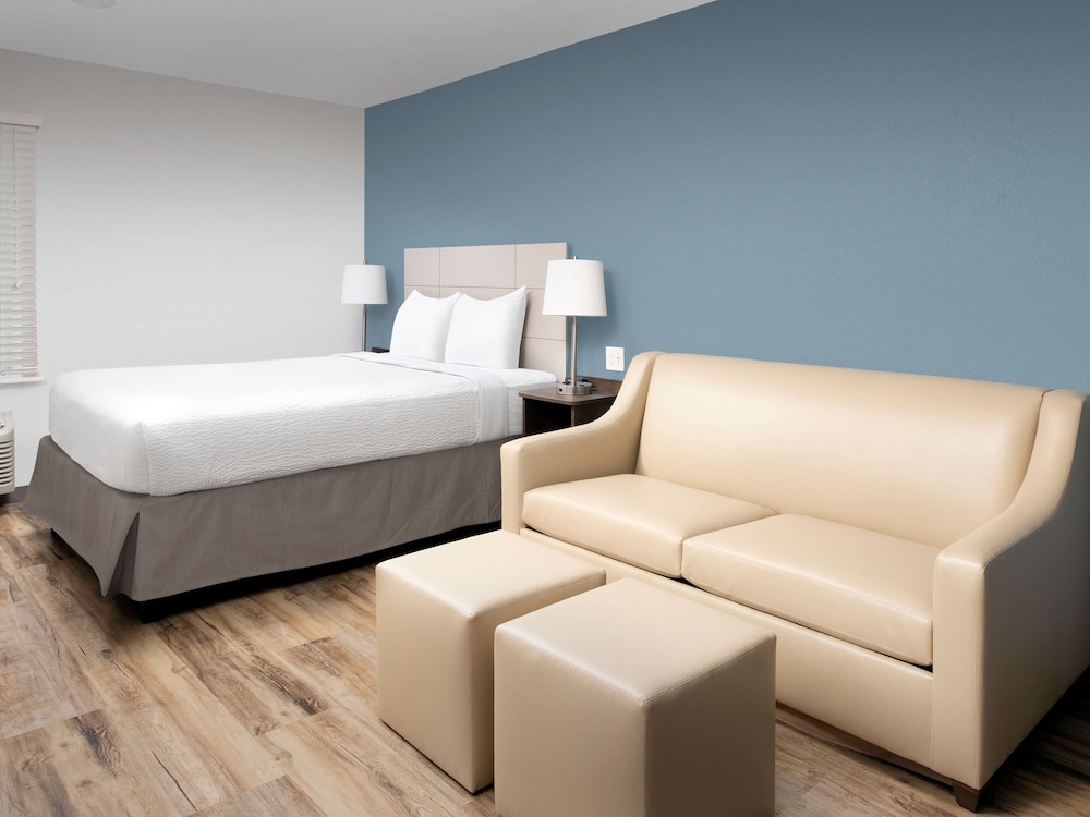 Deluxe Studio, 1 Queen Bed with Sofa bed, Non Smoking, Refrigerator & Microwave