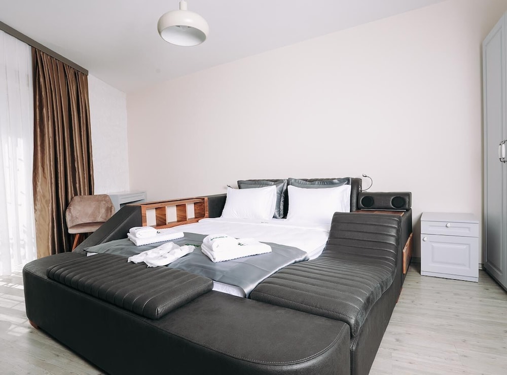 Superior Suite (with Massage Bed)