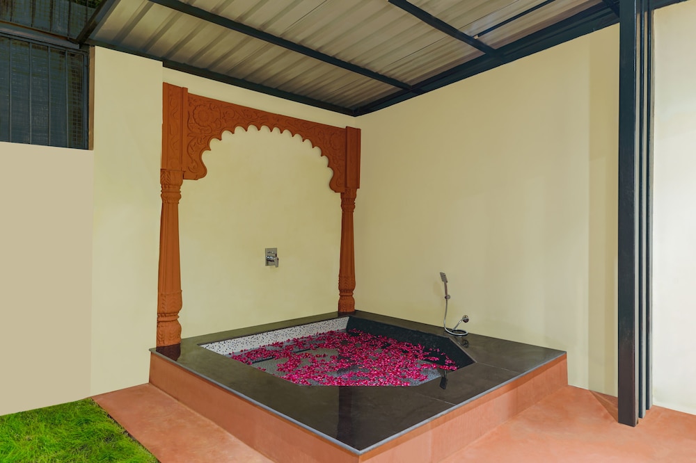 Deluxe with Jacuzzi - Photo 9