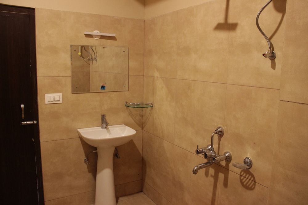 Suite Room - Photo 7