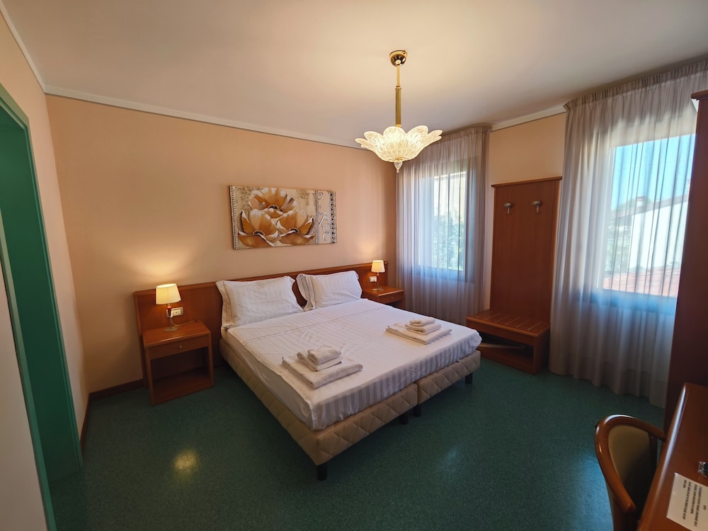 Double or Twin Room photo 2