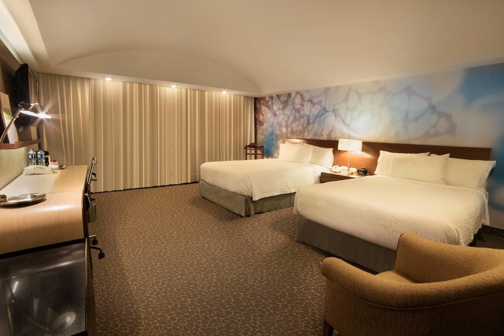 Room, 2 Double Beds - Photo 6