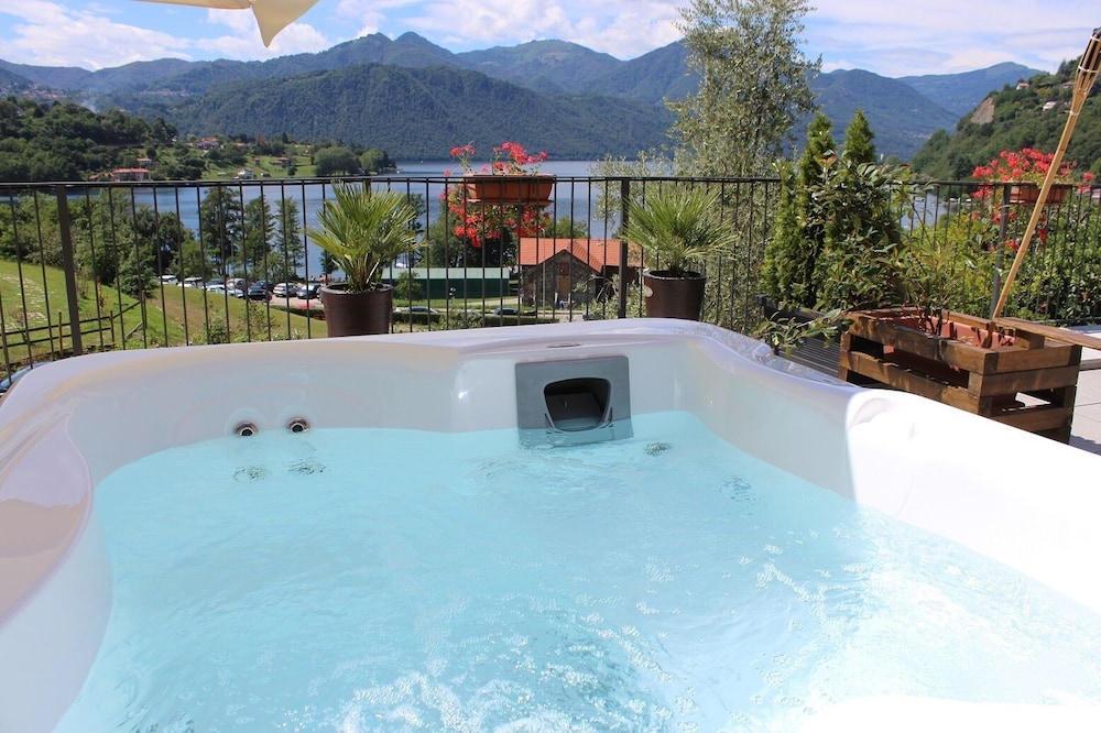 Grand Suite, Jetted Tub, Lake View photo 3
