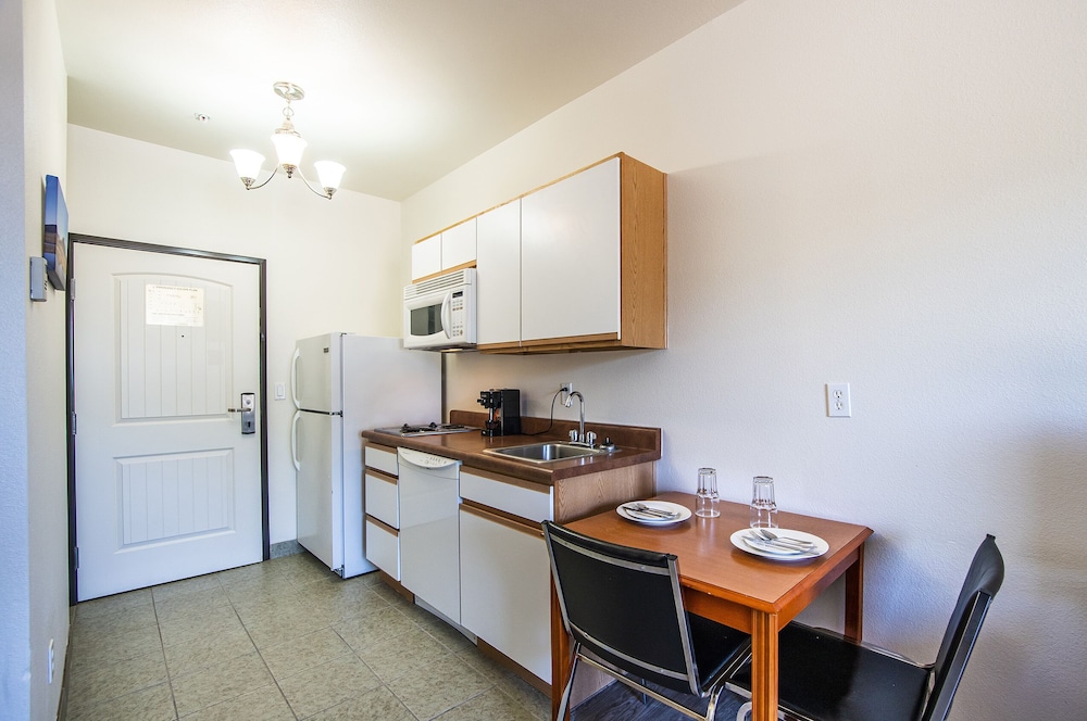 Basic Apartment photo 3