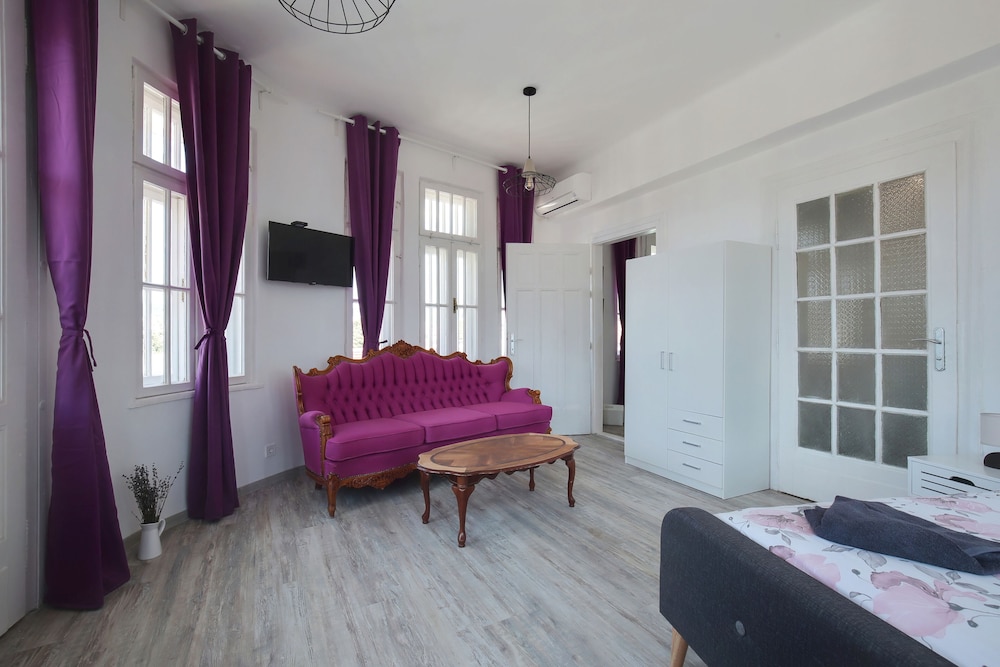 Exclusive Apartment, 1 Queen Bed with Sofa bed, Kitchenette, City View photo 1