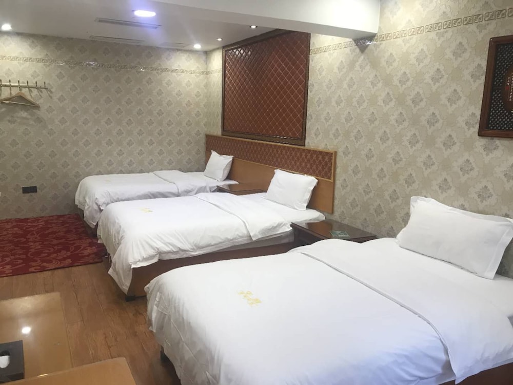 Standard Triple Room, No Windows photo 1