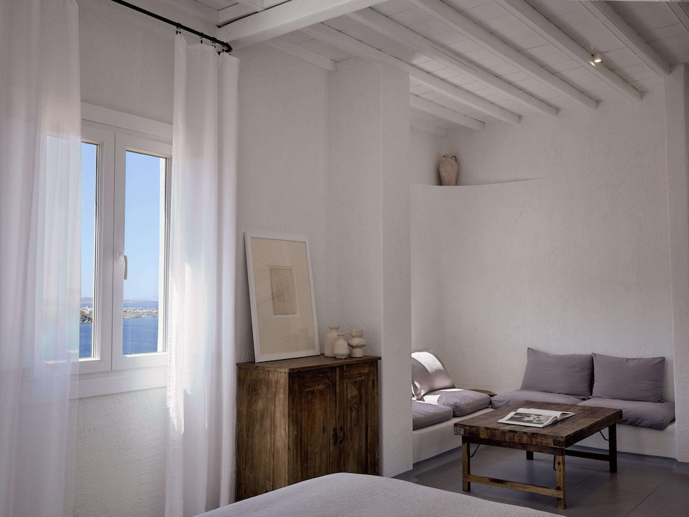 Bohemian Sunset & Sea View Suite with Heated Plunge Pool