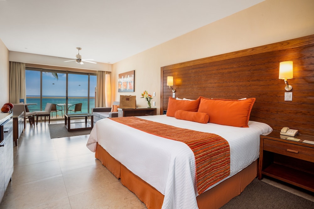 Preferred Club Junior Suite Ocean Front King