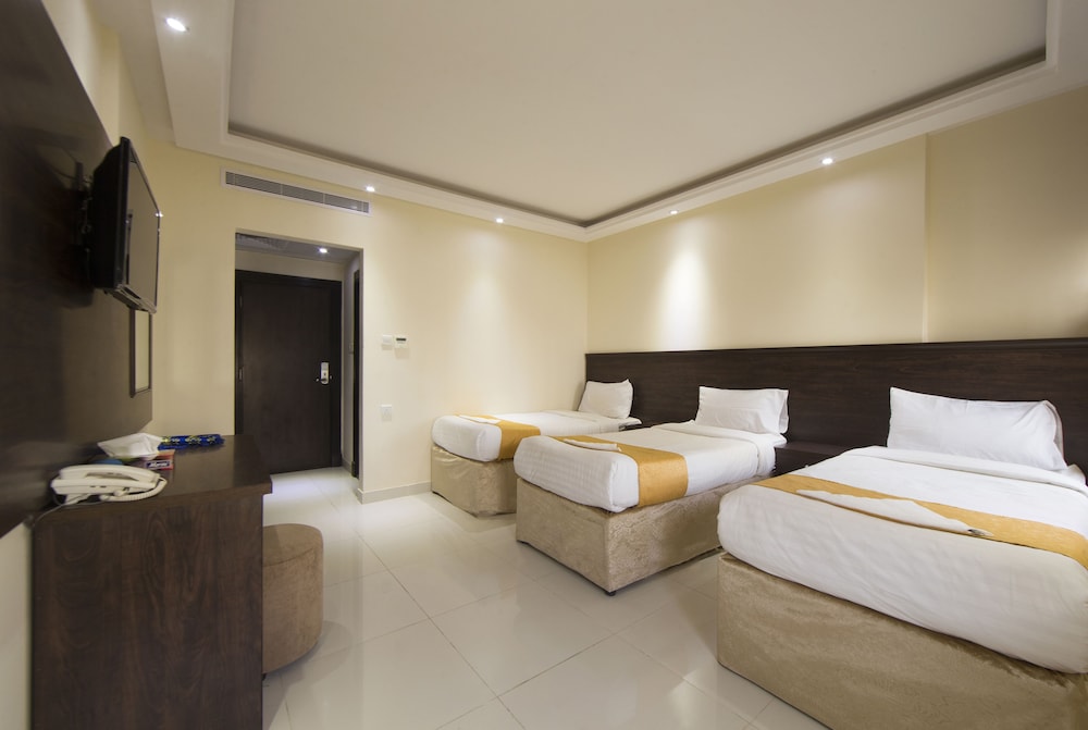 Basic Triple Room photo 1