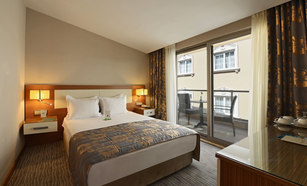 Family Suite, Multiple Bedrooms, Balcony, City View photo 1