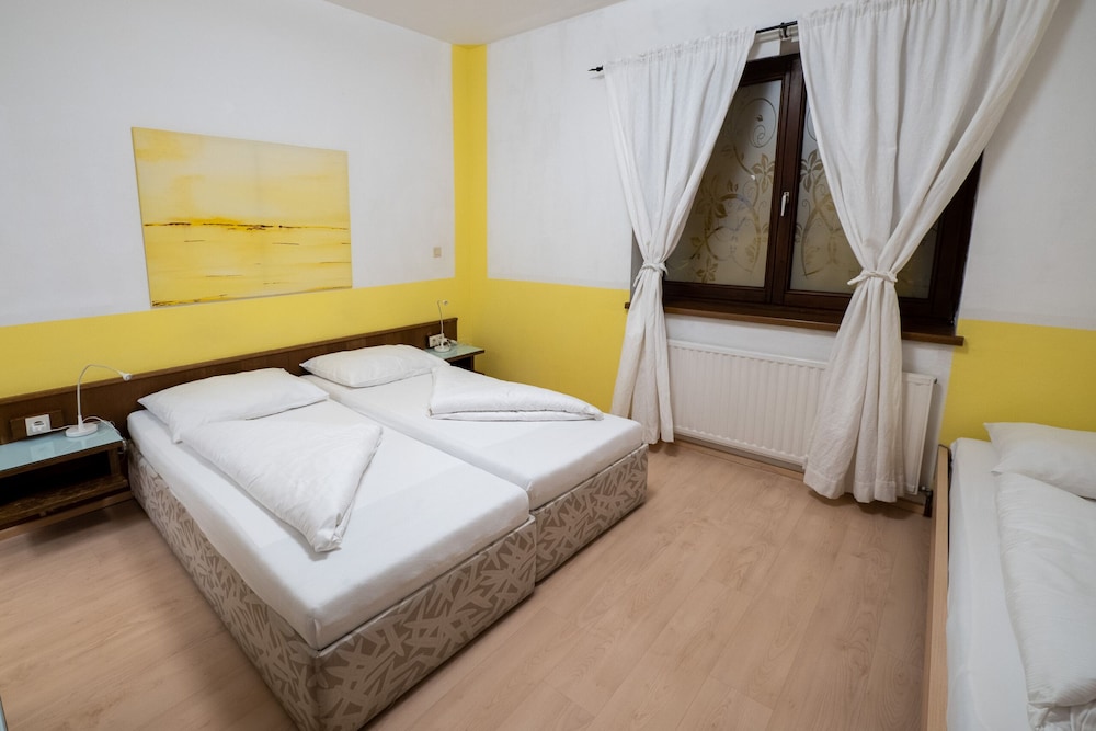 Triple Room, Ensuite (Hangseite Blick) - Photo 1