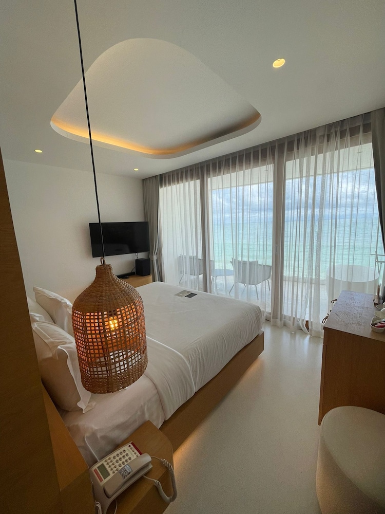 King Suite with Ocean View - Photo 2