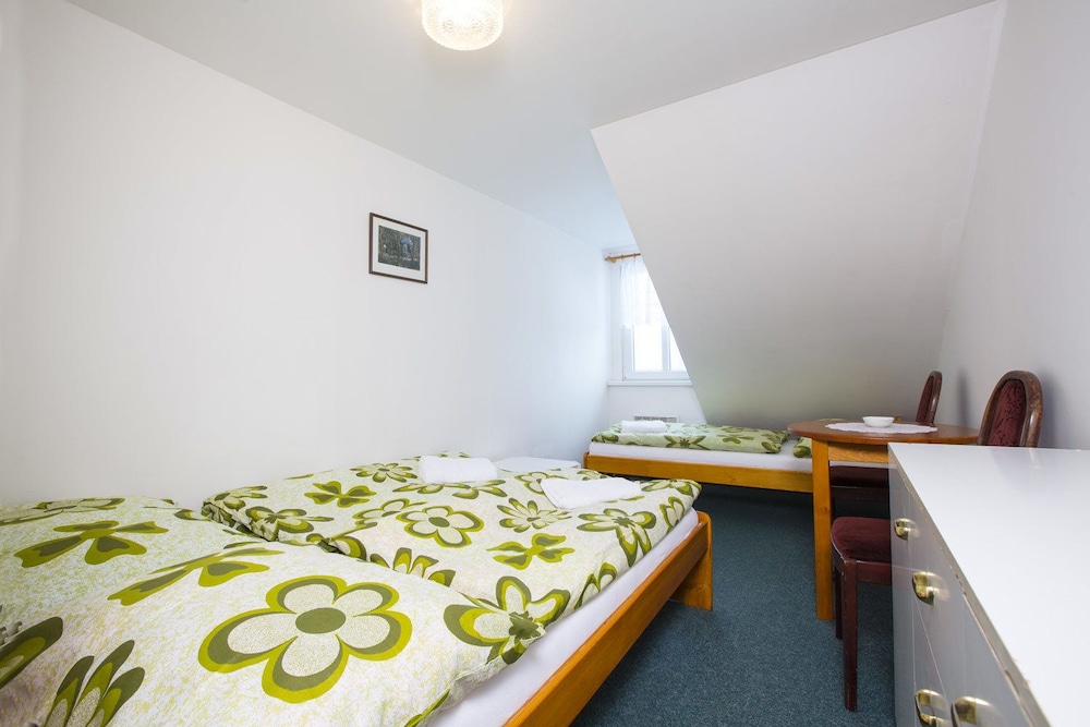 Triple Room, Ensuite photo 3