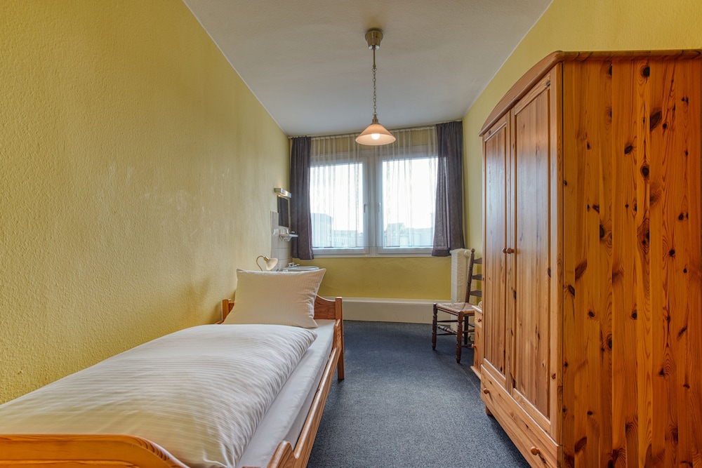 Economy Single Room, 1 Twin Bed photo 3