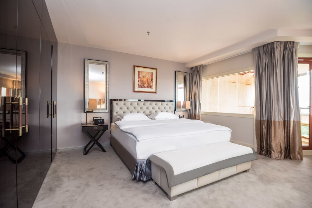 Presidential Suite, 1 King Bed (Executive) photo 2