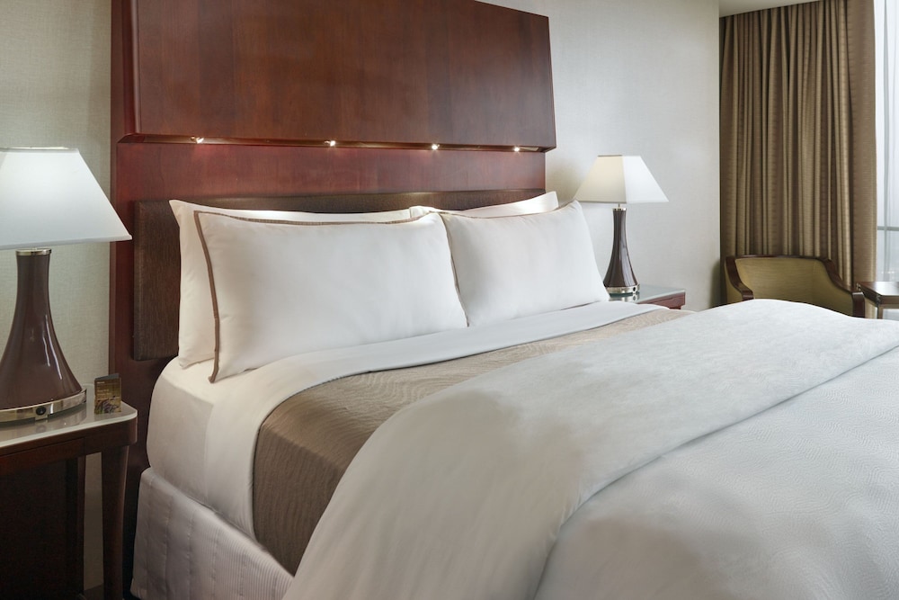 Deluxe Room, 1 King Bed - Photo 7