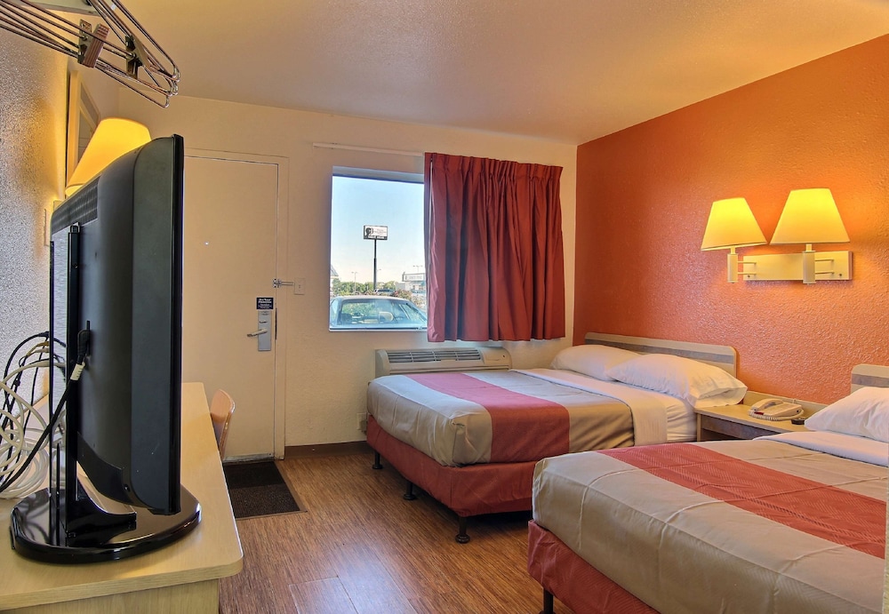 Deluxe Room, 2 Double Beds, Non Smoking, Refrigerator & Microwave photo 2