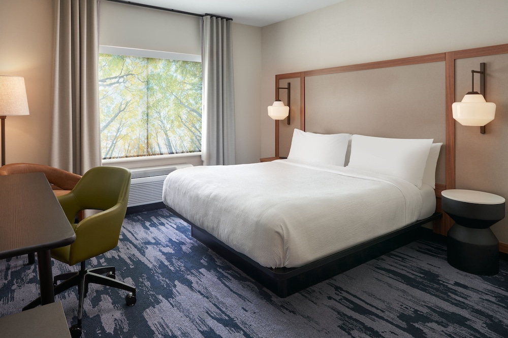 Room, 1 King Bed (Hearing Accessible) - Photo 1