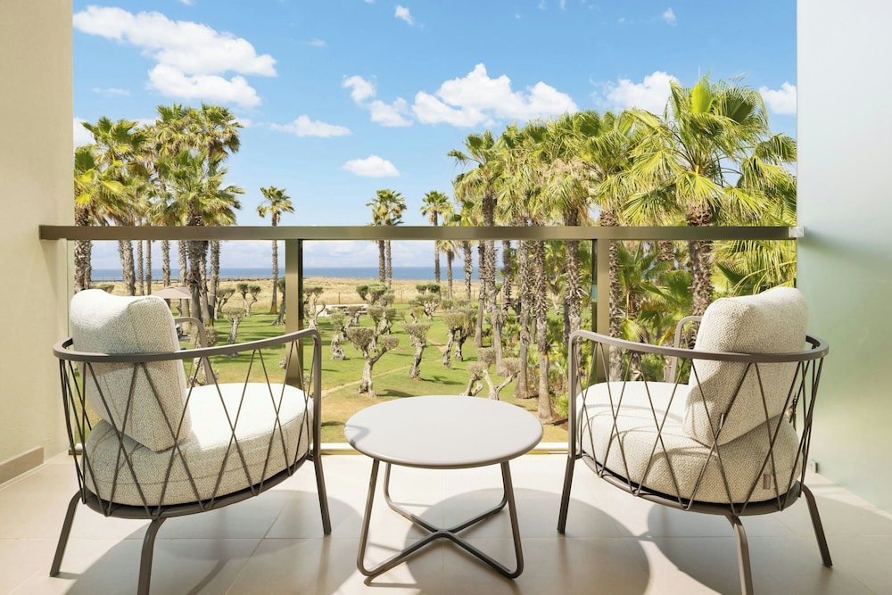 Deluxe Room, 1 King Bed, Balcony, Sea View - Photo 3