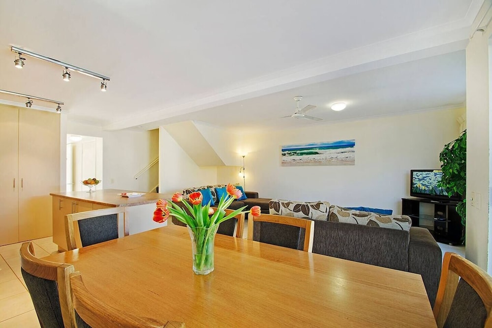 3 Bedroom Poolside Townhouse - Photo 15