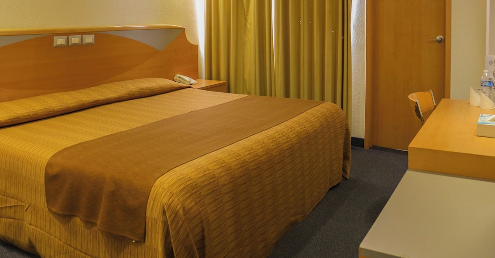 Standard Room 1 King Bed photo 1