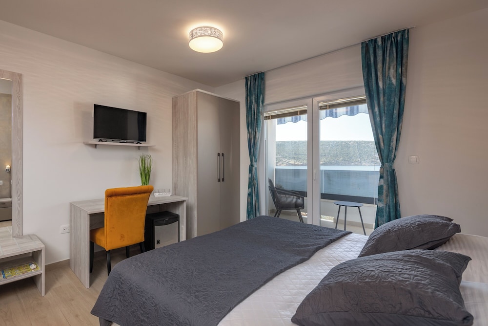 Family Room, Multiple Bedrooms, Sea Facing (Family Resort Santa Maria II Room 203)