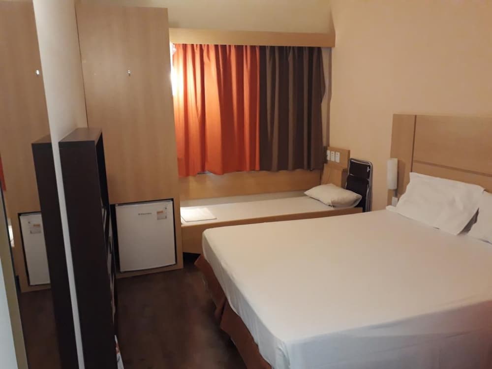 Standard Room, Multiple Beds photo 3