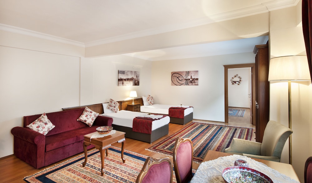Deluxe Family Suite photo 1