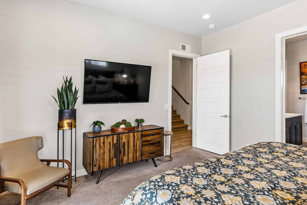 Townhome, 4 Bedrooms photo 2