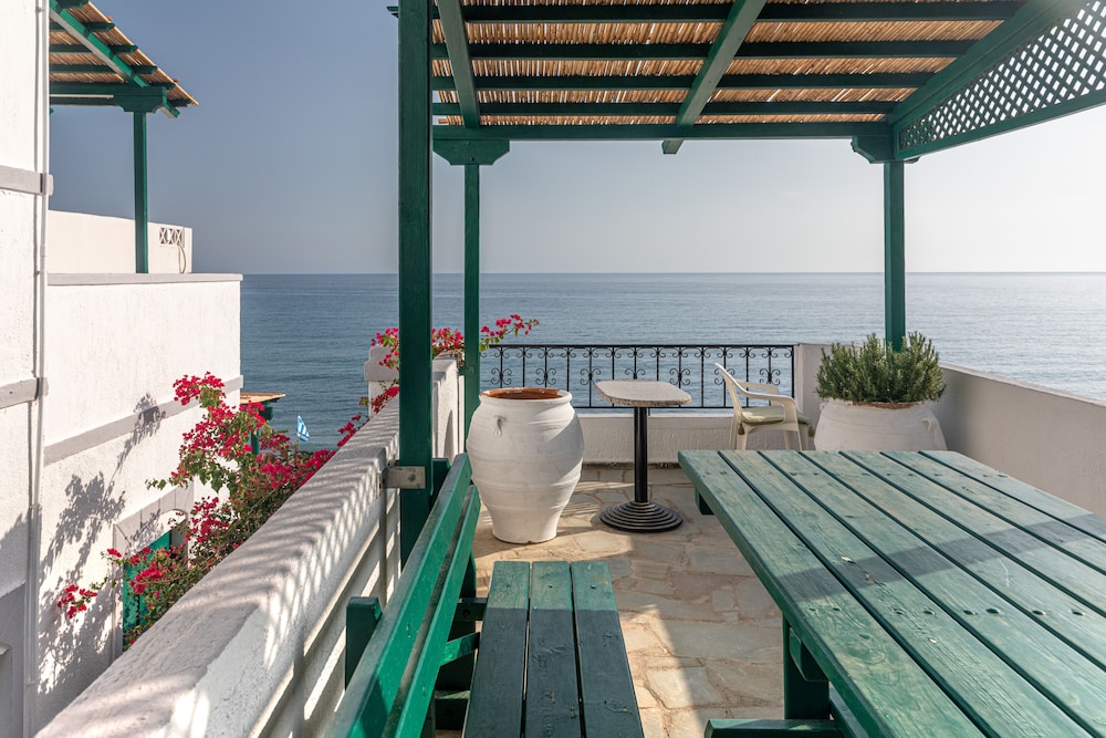 Traditional Studio Suite, Sea View - Photo 12