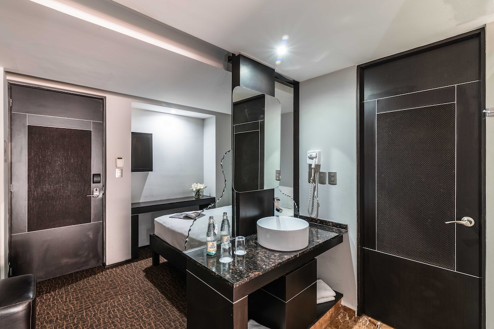 Twin Room - Photo 8