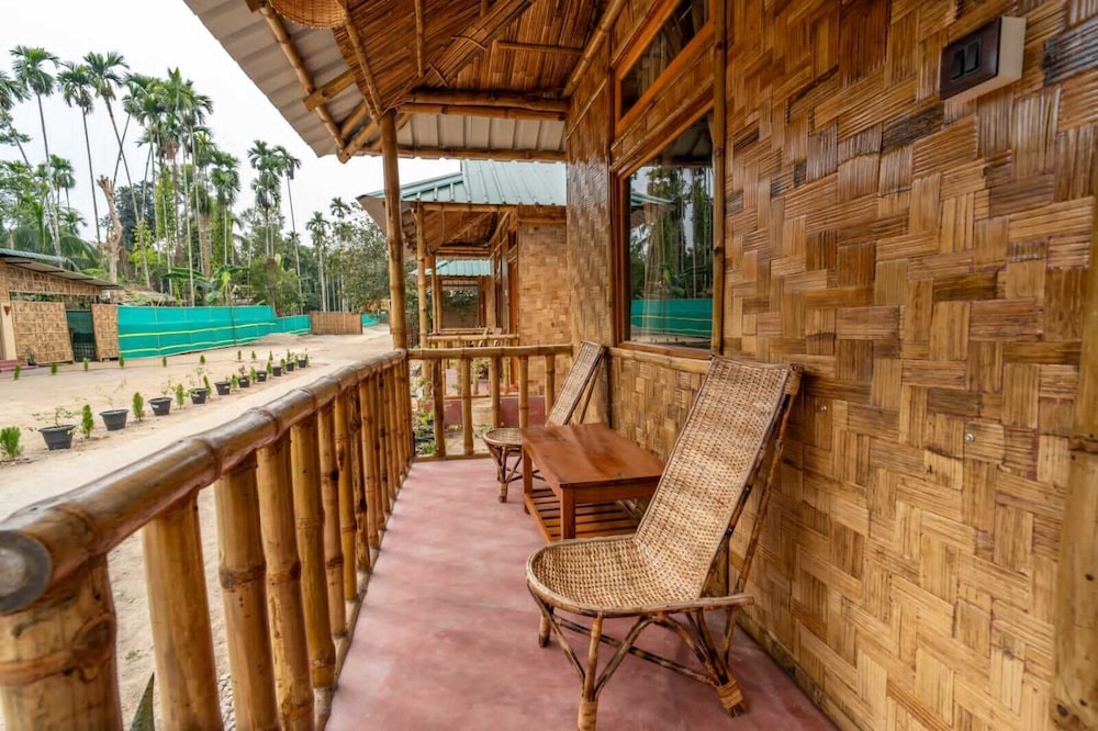 Serenity Deluxe Double Cottage AC photo 3