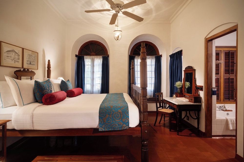 Deluxe Sea Facing Suite with Balcony photo 2