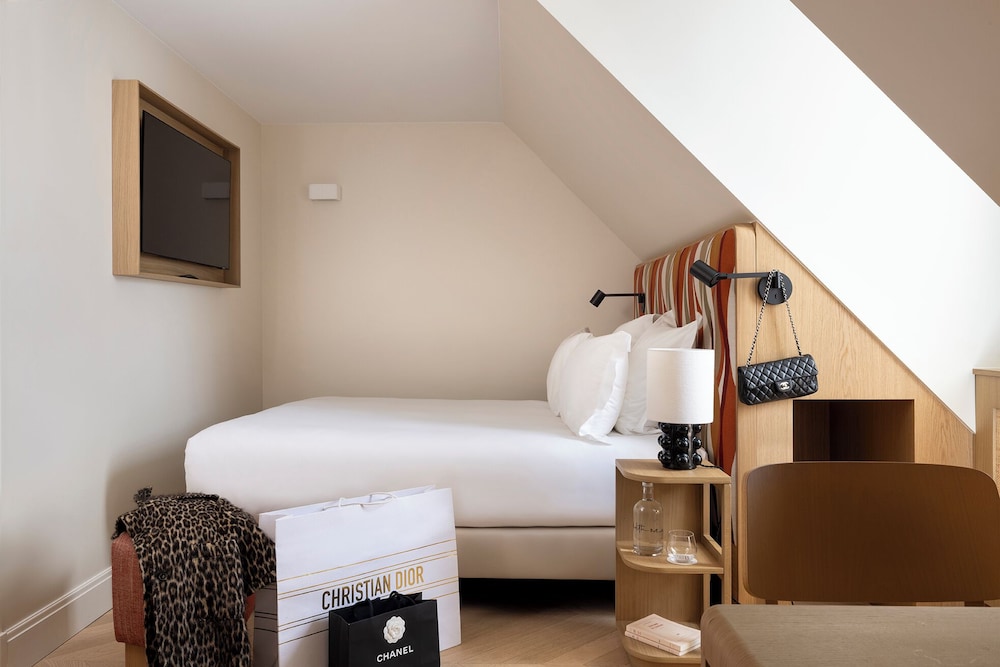 Superior Mansard Room