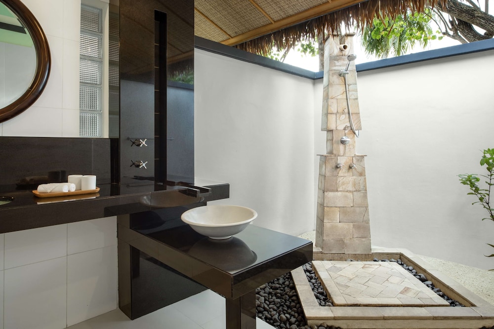 Beachfront Sunset Villa with Transfer Included - Photo 6