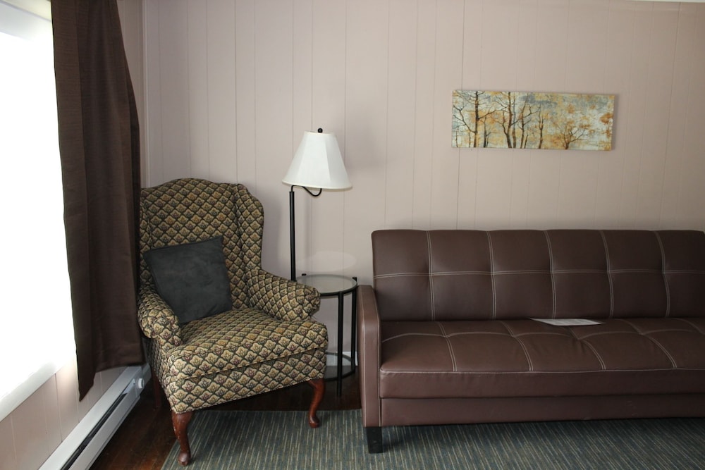 Cottage #1 - 2 Bedrooms with Fire Pit photo 1