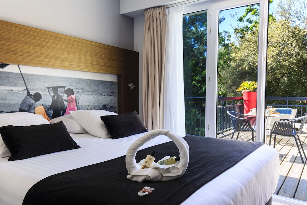 Superior Room, 1 Queen Bed, Non Smoking, Terrace - Photo 1
