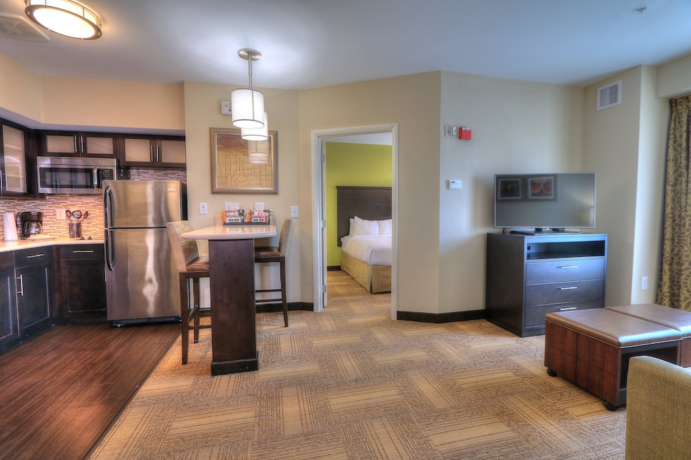 Suite, 1 Bedroom, Accessible, Kitchen (Mobility, Accessible Tub) photo 3