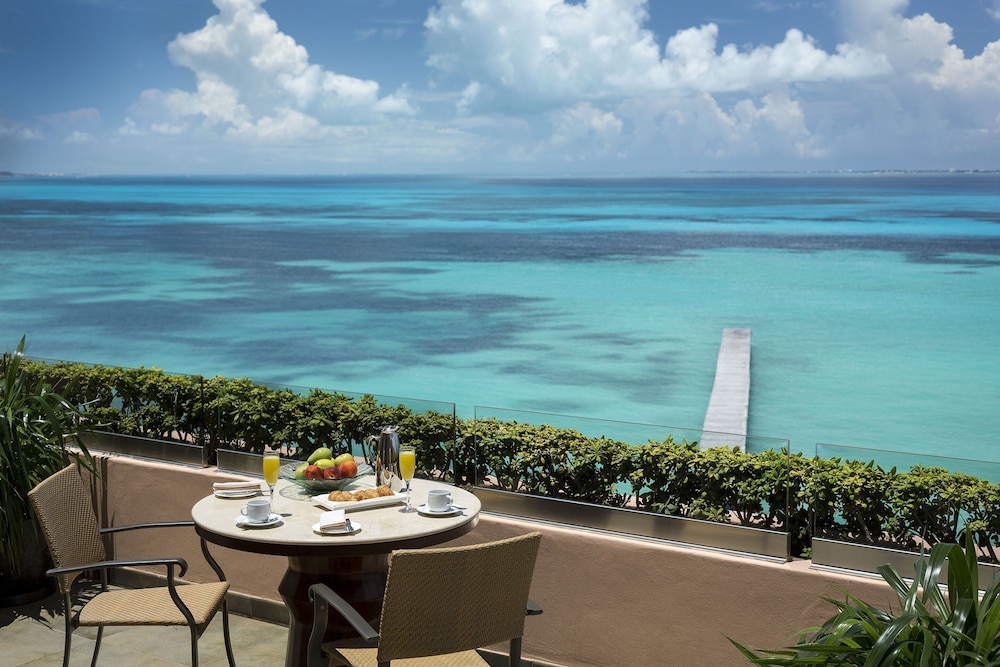 Infinite Ocean Front Honeymoon Master Suite (1 King) - Photo 10