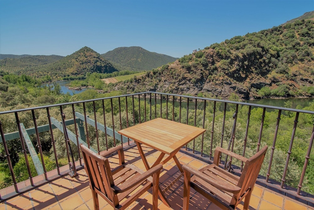 Double Room, Balcony, River View photo 3