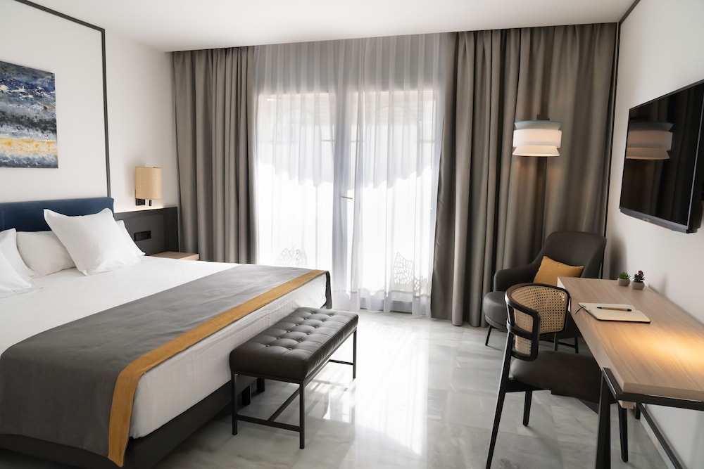 Superior Room, Partial Sea View - Photo 3