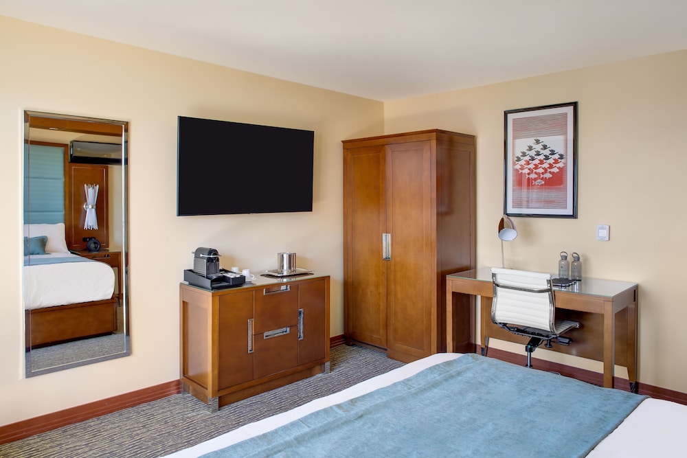 Deluxe Room (Ocean Vista King)