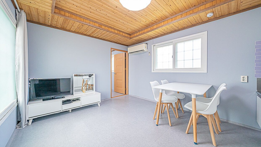 G: Ivory - 2F (1 Bed Room / 1 living Room) photo 1