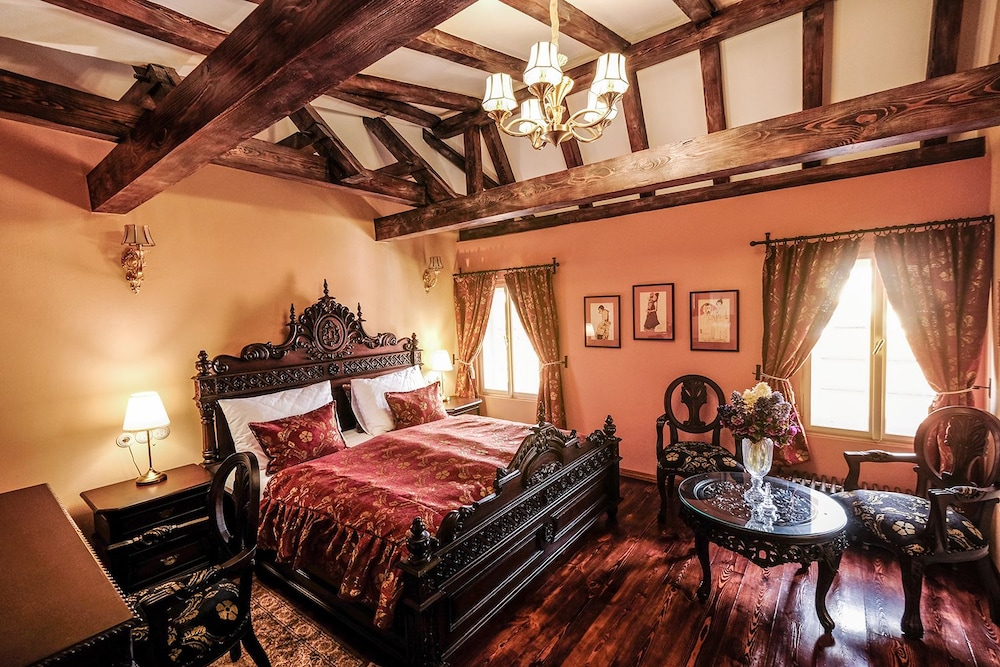 Room (Deluxe King 304)